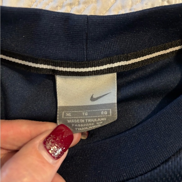 Nike performance navy shirt - Picture 2 of 2